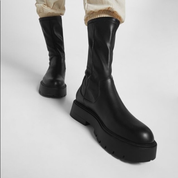 NWT. Bershka Black Close-fitting Mid Heel Platform Ankle Boots. Size 6. - Picture 5 of 6